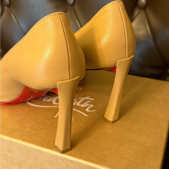 *final*Christian Louboutin Condora Tan Leather Pumps - Picture 12 of 13